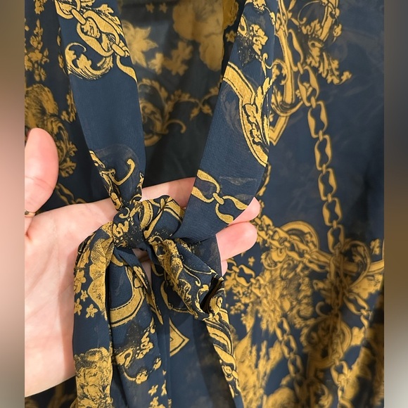 Elegant Black and Gold Women's Top - Picture 2 of 4